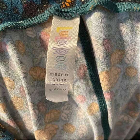 ⭐️4 for $10⭐️ Teal Floral Leggings. Women's Size Large / XL. Buttery Soft. - Picture 6 of 6